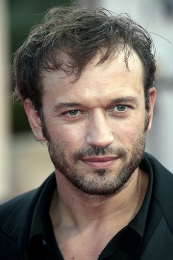The gentleman whose picture is illustrating this post is actor Vincent Perez